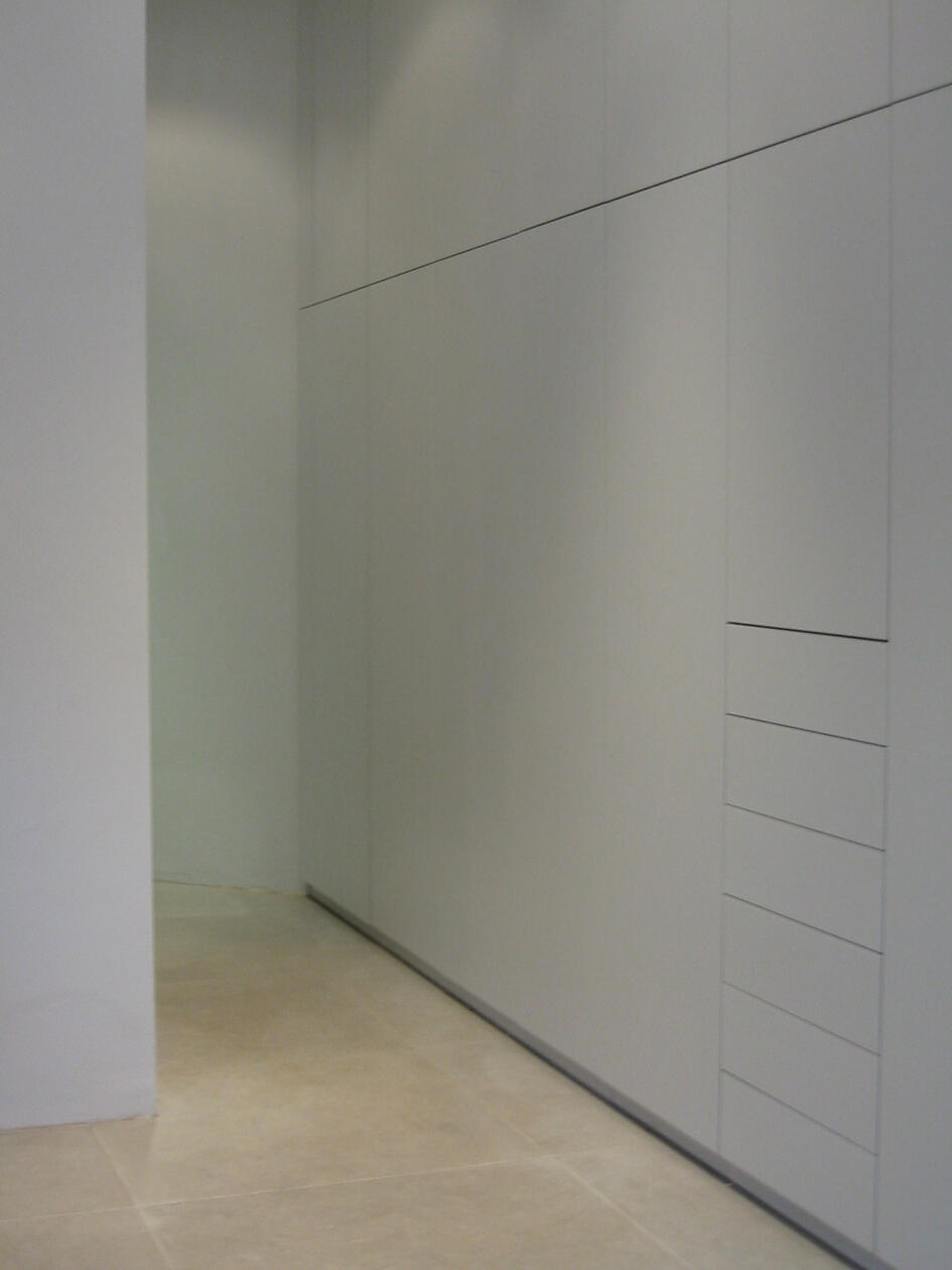 Storage wall